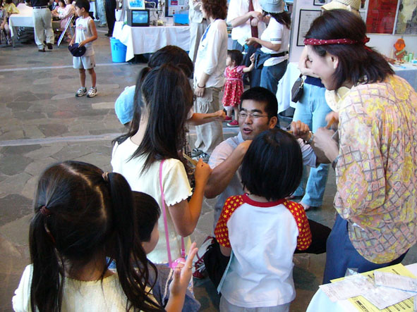 �E�������b�N���̖炵���������Ă���l�q�ł��B